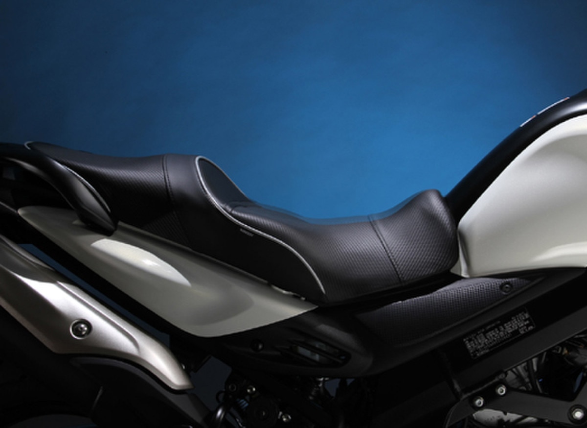 World Sport Aftermarket Motorcycle Seat for the Suzuki DL 650 2012-2016 Low Version comparison with the regular height with CFX and silver welt.